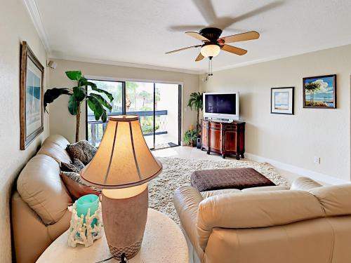 Apartamento 11650 Capri Circle South Condo Unit 104