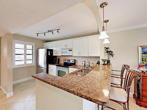 Apartamento 11650 Capri Circle South Condo Unit 104