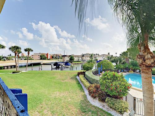Apartamento 11650 Capri Circle South Condo Unit 104