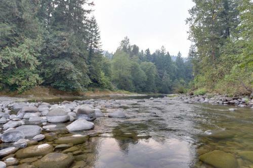 Molalla River Lodge