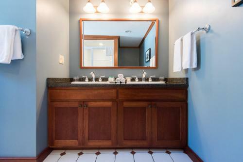 Hotel Four Columns
