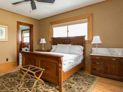 Bed & Breakfast The 1906 House And Carriage Barn