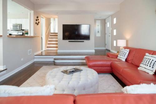 Beautiful Home! 25 Minutes To Downtown Chicago