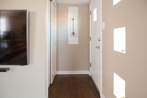 Beautiful Home! 25 Minutes To Downtown Chicago