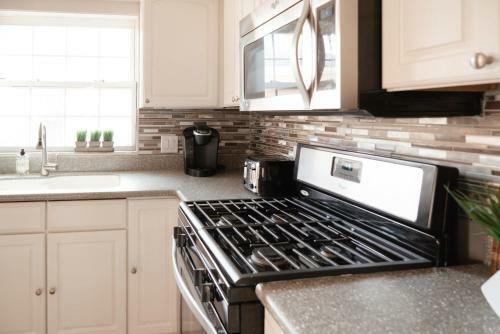 Beautiful Home! 25 Minutes To Downtown Chicago