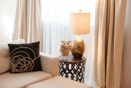 Beautiful Home! 25 Minutes To Downtown Chicago