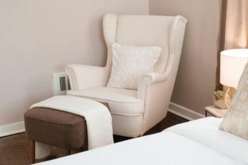 Beautiful Home! 25 Minutes To Downtown Chicago
