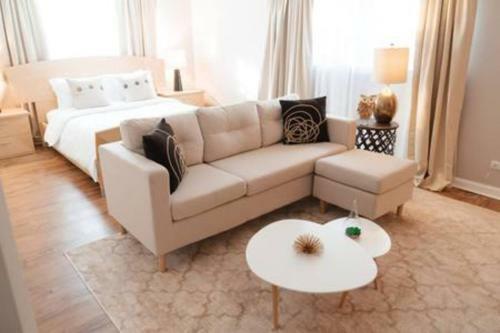 Beautiful Home! 25 Minutes To Downtown Chicago