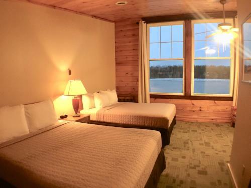 Lodge Hanging Horn Lakeside Resort