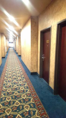 Hotel Hiway Inn Express & Suites
