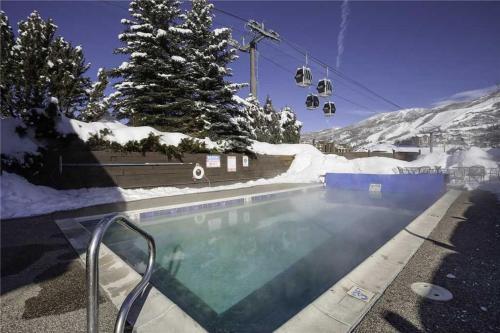 West Condominiums - W3433