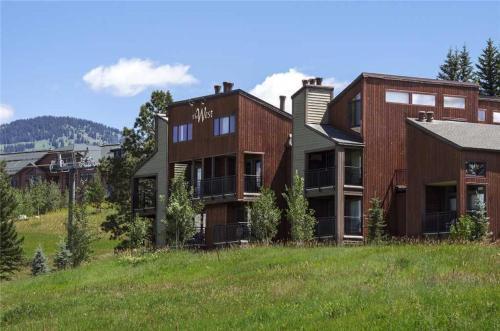 West Condominiums - W3433