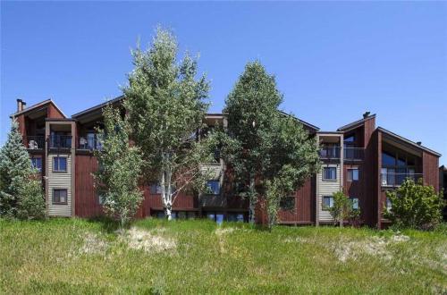 West Condominiums - W3433