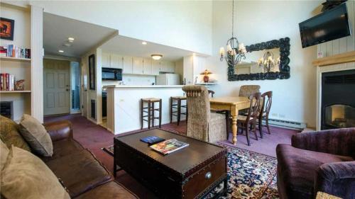 West Condominiums - W3433