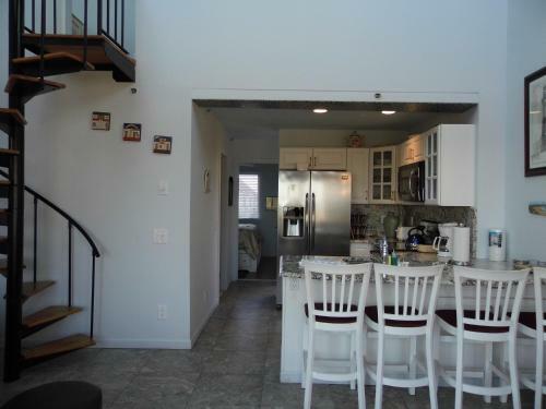 Hotel Windward Shores
