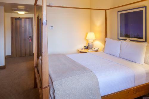 Hotel New Harmony Inn Resort And Conference Center