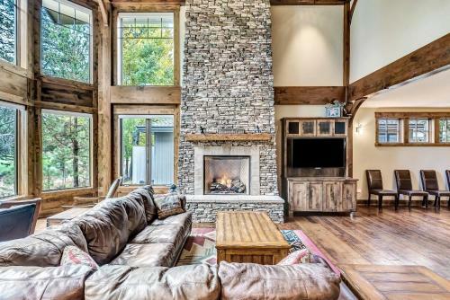 13 Vine Maple Home