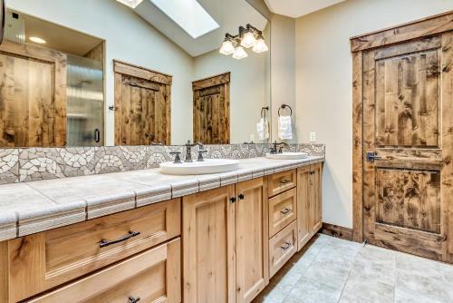 13 Vine Maple Home