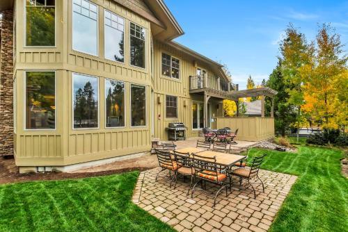 13 Vine Maple Home