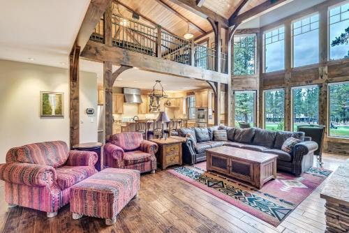 13 Vine Maple Home