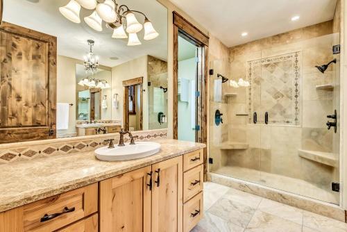 13 Vine Maple Home