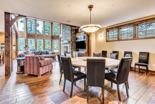 13 Vine Maple Home