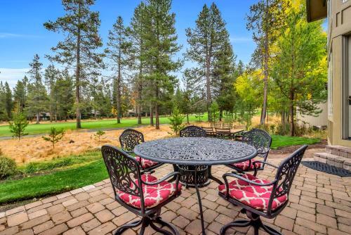 13 Vine Maple Home