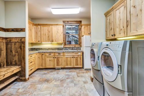 13 Vine Maple Home