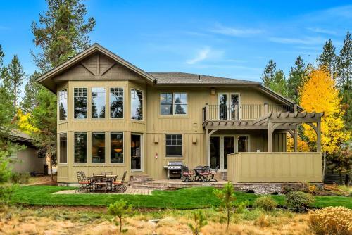 13 Vine Maple Home
