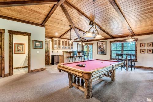 13 Vine Maple Home