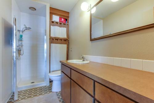 Mica Bay Serenity Cabin