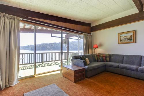 Mica Bay Serenity Cabin