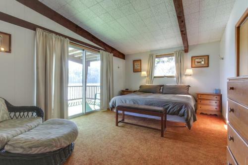 Mica Bay Serenity Cabin