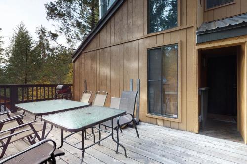 Snugglers Inn Condominium