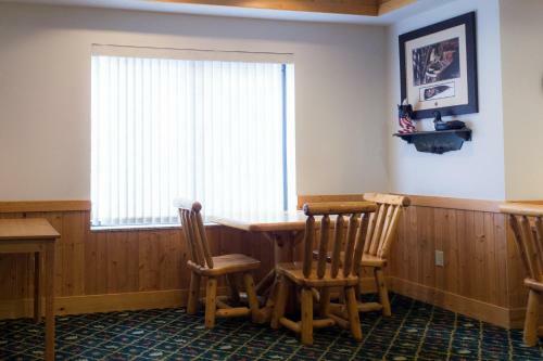 Hotel White Oak Inn And Suites