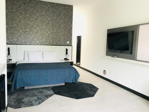 Hy-lo Hotel