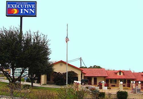Motel Falcon Executive Inn