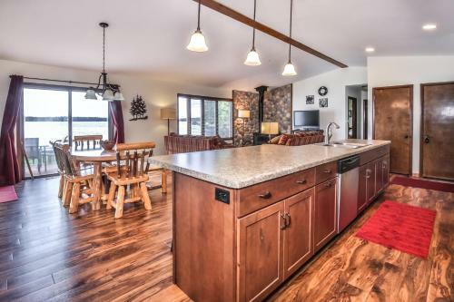 Lost At The Lake- Hiller Vacation Homes Home