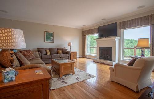 Turtle Ridge Home