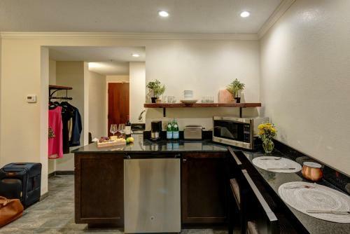 The Garrison Hotel & Suites Dover-durham, Ascend Hotel Collection