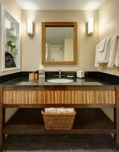 The Garrison Hotel & Suites Dover-durham, Ascend Hotel Collection