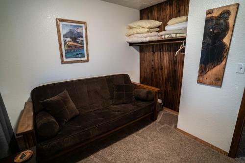 Bears Den B&B And Lodging