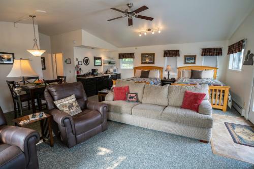Bears Den B&B And Lodging