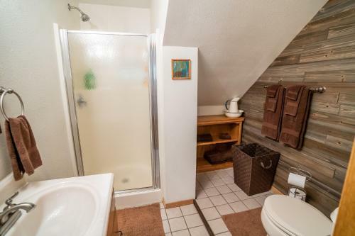 Bears Den B&B And Lodging