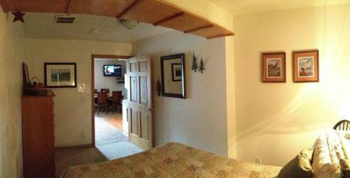 Bears Den B&B And Lodging