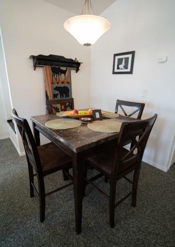 Bears Den B&B And Lodging