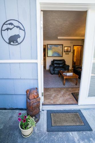 Bears Den B&B And Lodging