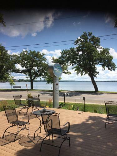 Hotel Lakes Inn