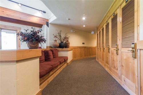1110 Trappeur's Lodge, Trappeur's Crossing