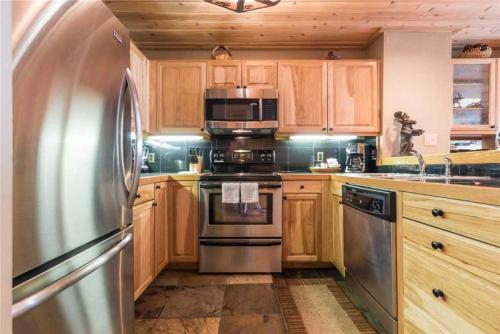 1110 Trappeur's Lodge, Trappeur's Crossing